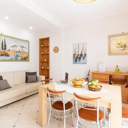 Апартаменты Sorrentovibes - Spacious 3 Bedrooms In Oldtown *